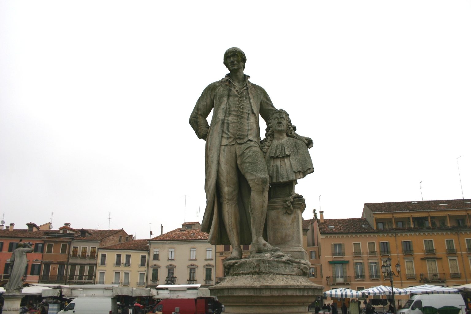 Pietro Danieletti with Morgagni's bust, Prato della Valle, Padua, Italy - 02.JPG
